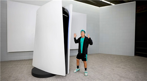 油管博主定制3米高巨型PS5 打破吉尼斯世界最大游戏主机纪录
